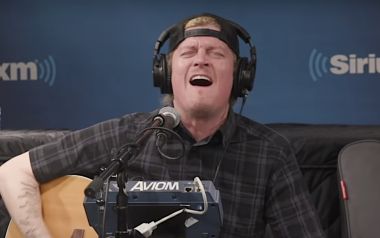 Οι Puddle of Mudd τραγουδούν Nirvana και προκαλούν αντιδράσεις 