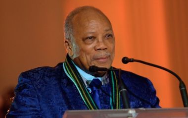 Ο Quincy Jones απολογείται γι' αυτά που είπε...