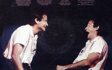 O Robin Williams τραγουδά το Fire του Bruce Springsteen σαν Elmer Fudd
