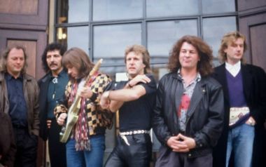 Smoke on the Water- Queen, Pink Floyd, Rush, Black Sabbath, Deep Purple κα