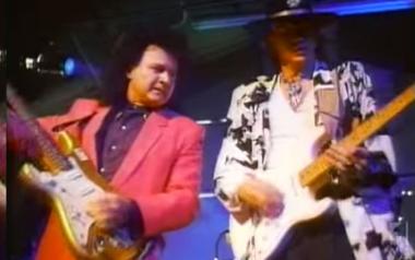 Pipeline-Dick Dale and Stevie Ray Vaughan και Chantays