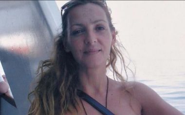 Καρολίνα Κάλφα: Ποια ήταν η δημοσιογράφος που έχασε την ζωή της από πυρκαγιά στο σπίτι της