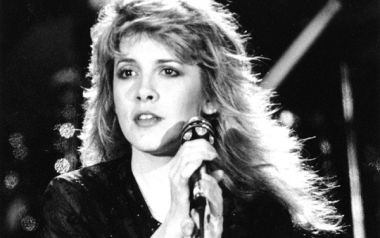 10 αξέχαστα τραγούδια της Stevie Nicks που έγινε 73 ετών