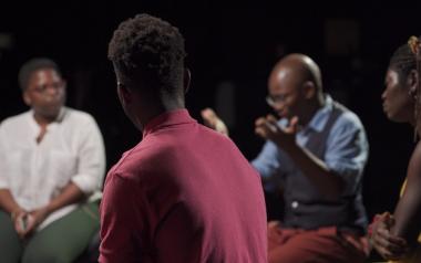 9 Άρφροέλληνες συζητούν στη Στέγη: «Τι σημαίνει Δεν μπορώ να αναπνεύσω στην Ελλάδα;»