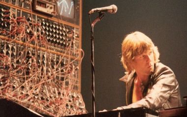 14 synthesizers που διαμόρφωσαν την μουσική σήμερα...