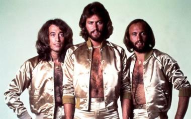 Πέρασαν 44 χρόνια - Staying Alive - Bee Gees