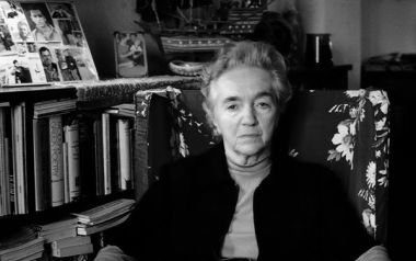 7 ποιήματα της Ζωής Καρέλλη (διαβάζει η ίδια από ηχογράφηση του 1984)