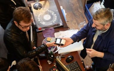 Οι 'Superfans' αγοράζουν τα 2/3 του βινυλίου της αγοράς