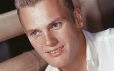 Tab Hunter: είδωλο του Χόλυγουντ που έκρυβε την ομοφυλοφιλία του