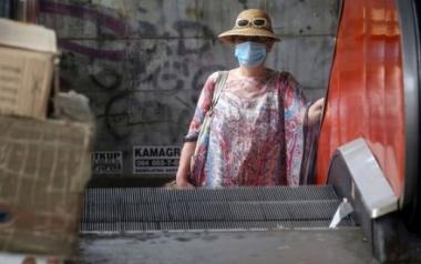 Δε λέει να φύγει ο Κορονοϊός– Δε θα ξεμπλέξουμε μέχρι τα Χριστούγεννα λένε οι επιστήμονες