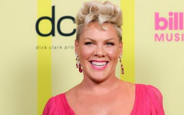 P!nk η γυναίκα που παίχτηκε περισσότερο στο ραδιόφωνο στην Αγγλία στον 21ο αιώνα