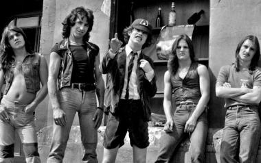 AC/DC, το riff από το Whole Lotta Rosie μας εξηγεί γιατί είναι κορυφαίοι