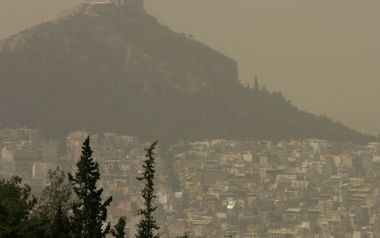 10 τραγούδια για την σκόνη που 'έπνιξε'  την Ελλάδα