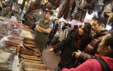 Κίνα: ίχνη κορονοϊού στα τμήματα θαλασσινών και κρέατος στην αγορά τροφίμων του Πεκίνου