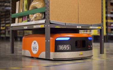 Η Amazon αντικαθιστά υπαλλήλους με μηχανές