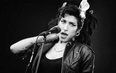 Οι 8 καλύτερες εμφανίσεις της Amy Winehouse στο YouTube