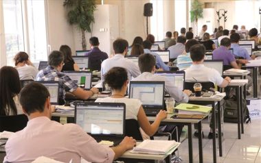 Spiegel: Νέα γενιά «μορφωμένων φτωχών» στην Ελλάδα