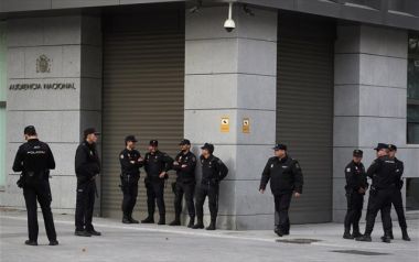 Διεθνές ένταλμα σύλληψης σε βάρος του Πουτζντεμόν
