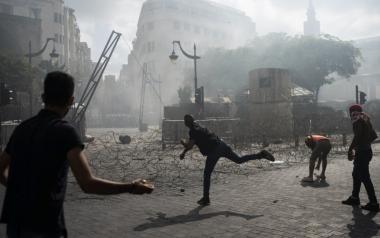 Ξεφεύγει η κατάσταση στο Λίβανο, νεκρός αστυνομικός στις διαδηλώσεις