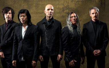 A Perfect Circle γι΄αυτούς που έφυγαν: “So Long, and Thanks For All the Fish