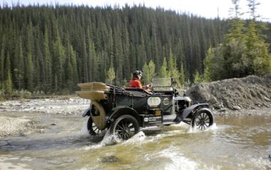 Ο σύγχρονος γύρος του κόσμου με ένα αρχαίο αυτοκίνητο...