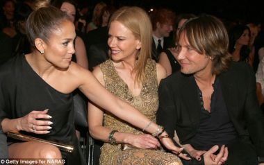 "Diamond/Locked Out of Heaven"-Jennifer Lopez, Harry Connick Jr., Keith Urban