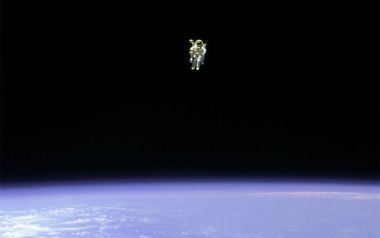 Rock stars τραγουδούν 10 υπέροχα τραγούδια για το διάστημα