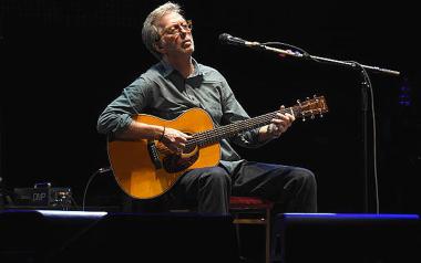 Πόλεμος στον Eric Clapton από το Rolling Stone επειδή είναι εναντίον των εμβολίων