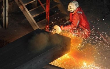 Ο Τραμπ ξεκινά «εμπορικό πόλεμο»: Επιβάλλει δασμούς στα κινεζικά προϊόντα