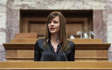 Αχτσιόγλου: Θα επιστρέψουμε στον κόσμο κάθε ευρώ που είναι διαθέσιμο
