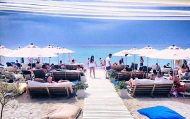Από νεαρό που πήγε σε συναυλία σε beach bar της Χαλκιδικής μεταδόθηκε ο ιός σε οίκο ευγηρίας
