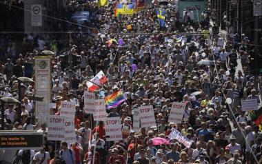 Δεκάδες χιλιάδες αρνητές της πανδημίας διαδηλώνουν στη Γερμανία