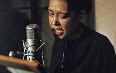 2 ζωντανές εμφανίσεις της Billie Holiday, 62 χρόνια από τον θάνατο της