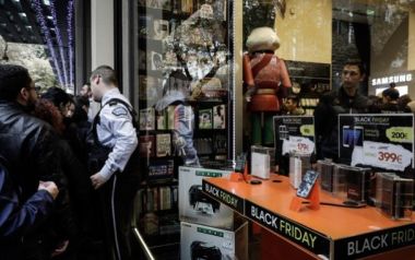 Τελικά λεφτά υπάρχουν; Οχι 24 ώρες, αλλά ημέρες διαρκεί στην Ελλάδα η Black Friday,