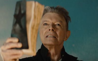 Ο David Bowie κυκλοφορεί trailer για το "Blackstar"