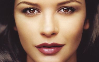 Catherine Zeta-Jones για Weinstein: Τέλος στους «προϊστορικούς» χοντράνθρωπους 