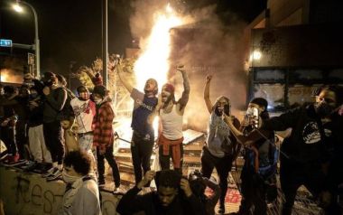 Χάος στις ΗΠΑ: Νεκρός 19χρονος διαδηλωτής από πυρά στο Ντιτρόιτ – Συνεχίζονται οι διαδηλώσεις