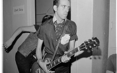 64 ετών ο Mick Jones των Clash