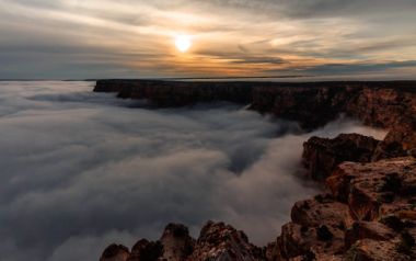 Δείτε τα σύννεφα να ταξιδεύουν πάνω από το Grand Canyon...