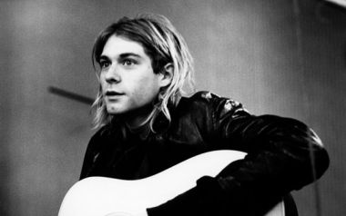 Ο Kurt Cobain έπαιζε κιθάρα με το αριστερό...;