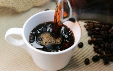 Αυστριακοί επιστήμονες λένε ότι όσοι πίνουν σκέτο καφέ είναι ψυχοπαθείς
