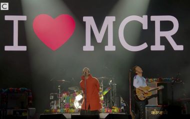 Liam Gallagher, Chris Martin: Live Forever χθες στο Μάντσεστερ 
