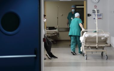 Οι απώλειες μάς έγιναν συνήθεια, 76 θάνατοι, στις ΜΕΘ 739, 3616 κρούσματα