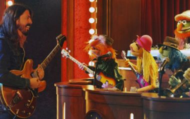 Ο Dave Grohl τραγουδά “Learn to Fly” με τα Muppets...
