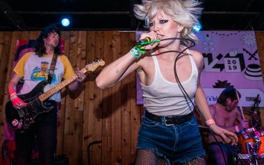 Guided By Angels-Amyl and The Sniffers από την Αυστραλία