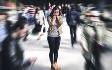 Δεν ζούμε, τρέχουμε: Το κείμενο για τις ψυχικές ασθένειες που χτυπάει καμπανάκι