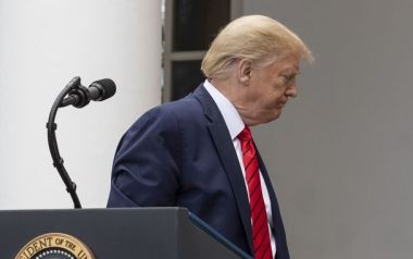 Καβγάς Τραμπ με δημοσιογράφο κινεζικής καταγωγής - Διέκοψε την ενημέρωση και έφυγε