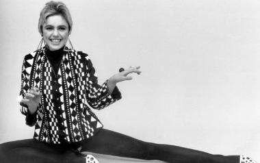 Edie Sedgwick: Η μοιραία γυναίκα που κατέκτησε τον Bob Dylan, υπήρξε μούσα του Andy Warhol και πέθανε νέα, έχοντας ζήσει μια πολυτάραχη ζωή