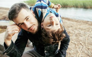 Σήμερα ο ρόλος του γονιού έχει αναβαθμιστεί σε ένα είδους επάγγελμα: 5 σημάδια ότι είστε «γονείς-θύματα»
