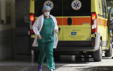 Κενές μόνο 25 με 30 ΜΕΘ κοροναϊού στην Αττική, στα 436 τα νέα κρούσματα 